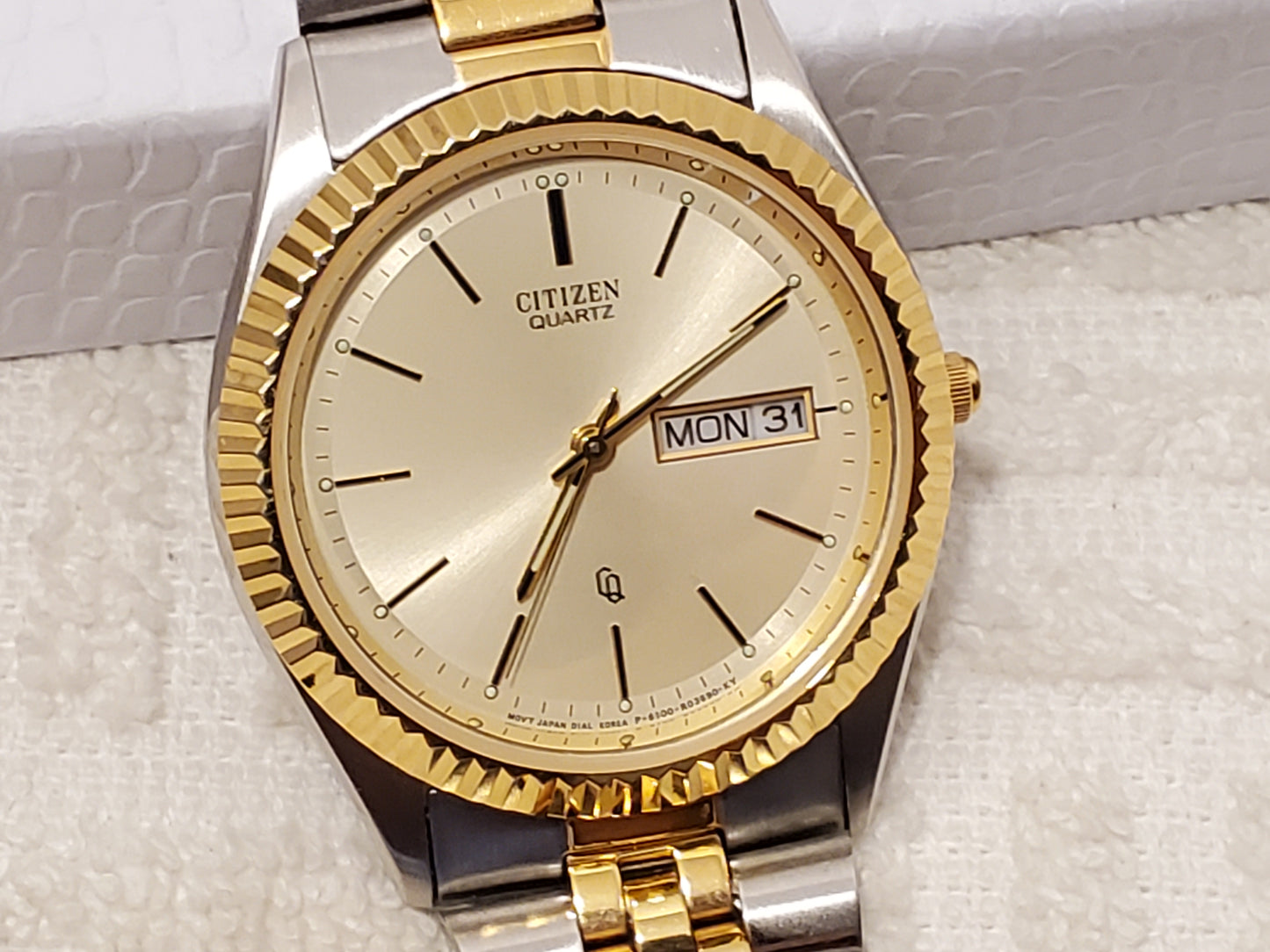 Vintage Citizen CQ Men's Day Date Presidential Watch Gold Tone Stainless Steel