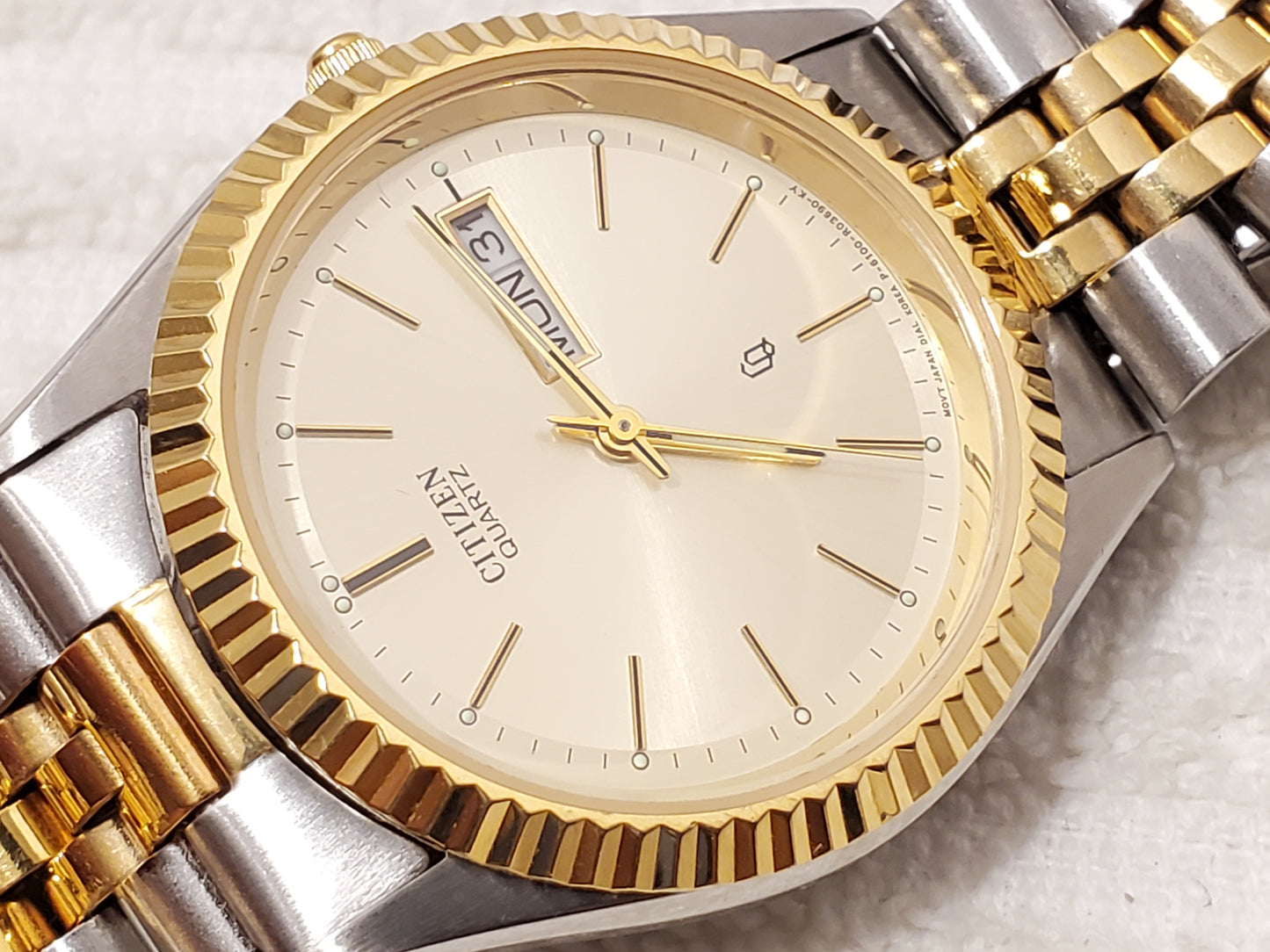 Vintage Citizen CQ Men's Day Date Presidential Watch Gold Tone Stainless Steel