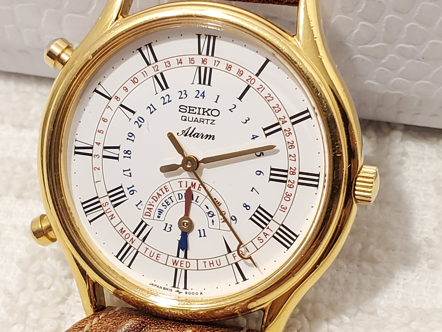 Vintage Seiko Men's Gold Tone Quartz Watch Day Date Alarm Dual Time