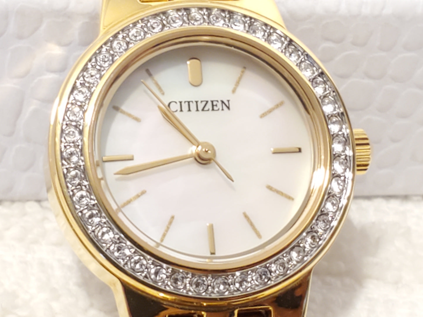 Vintage Citizen Women's Quartz Watch Gold Tone Swarovski Crystals Bezel MOP Dial