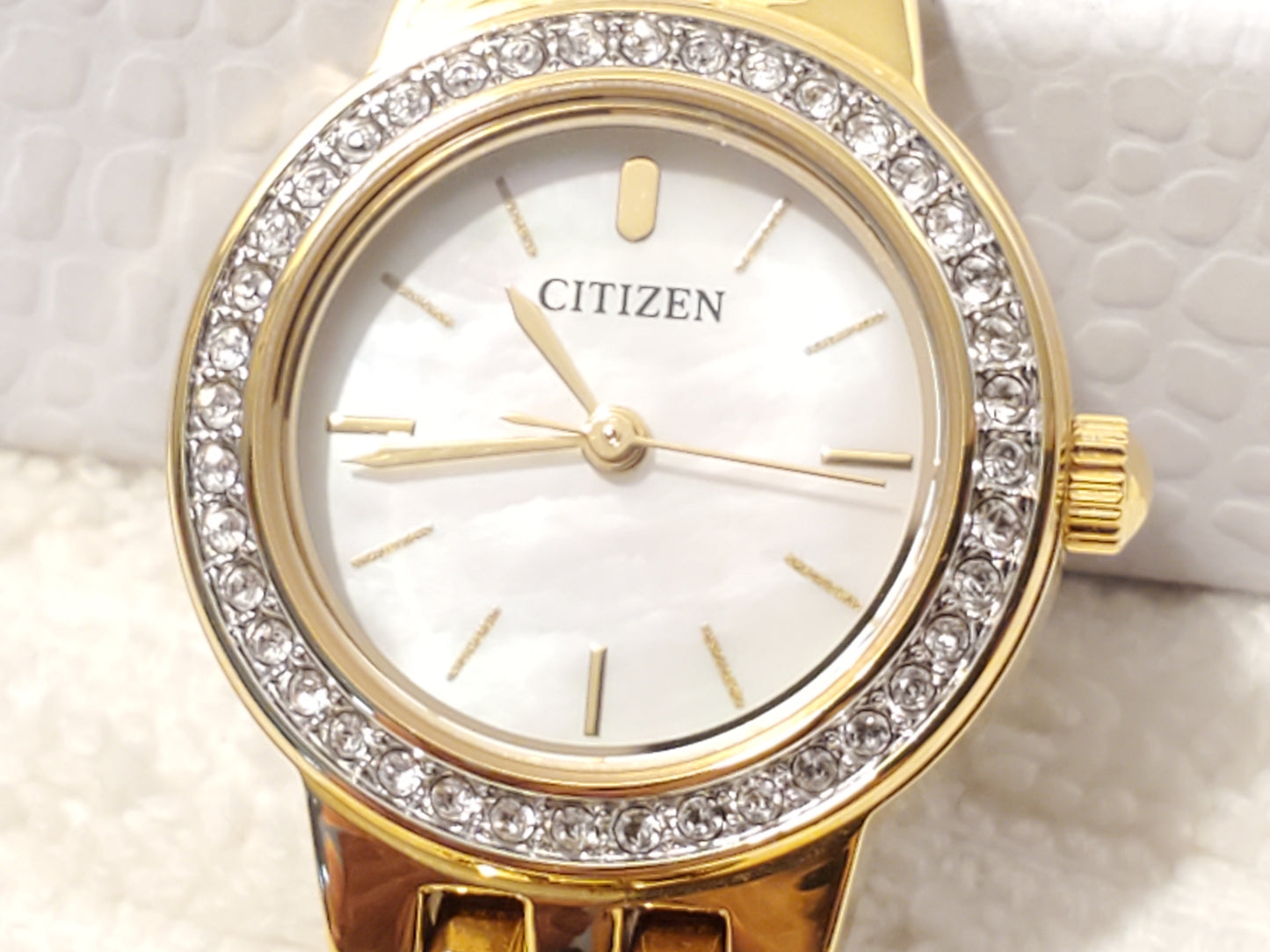 Vintage Citizen Women's Quartz Watch Gold Tone Swarovski Crystals Bezel MOP Dial