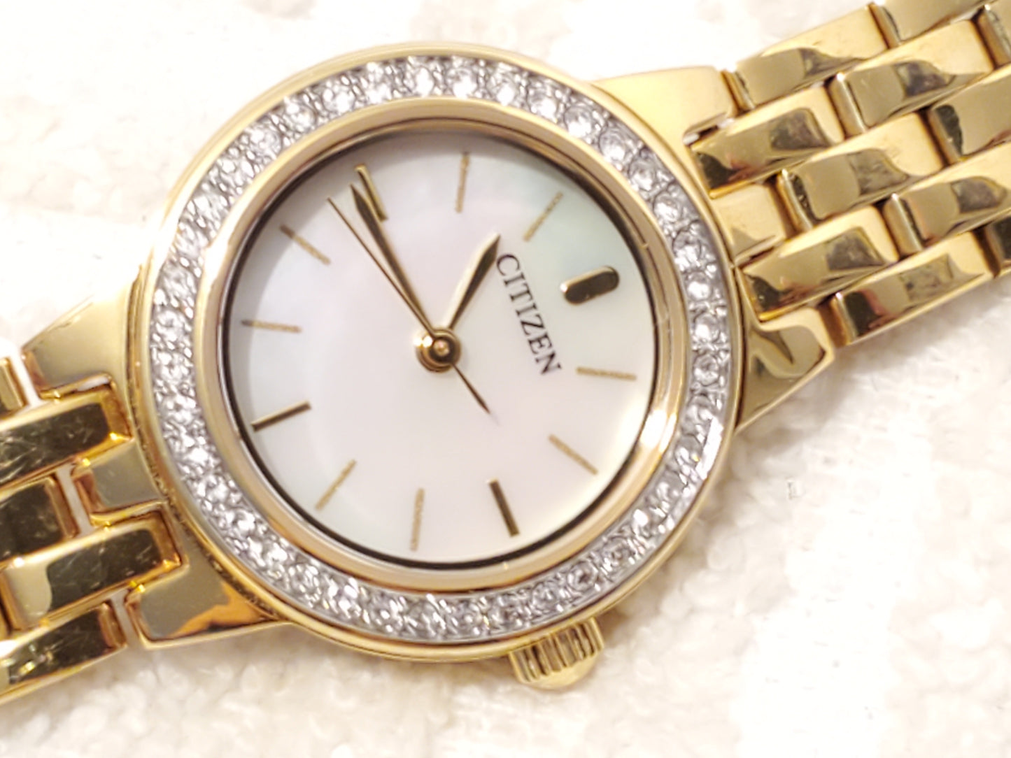 Vintage Citizen Women's Quartz Watch Gold Tone Swarovski Crystals Bezel MOP Dial