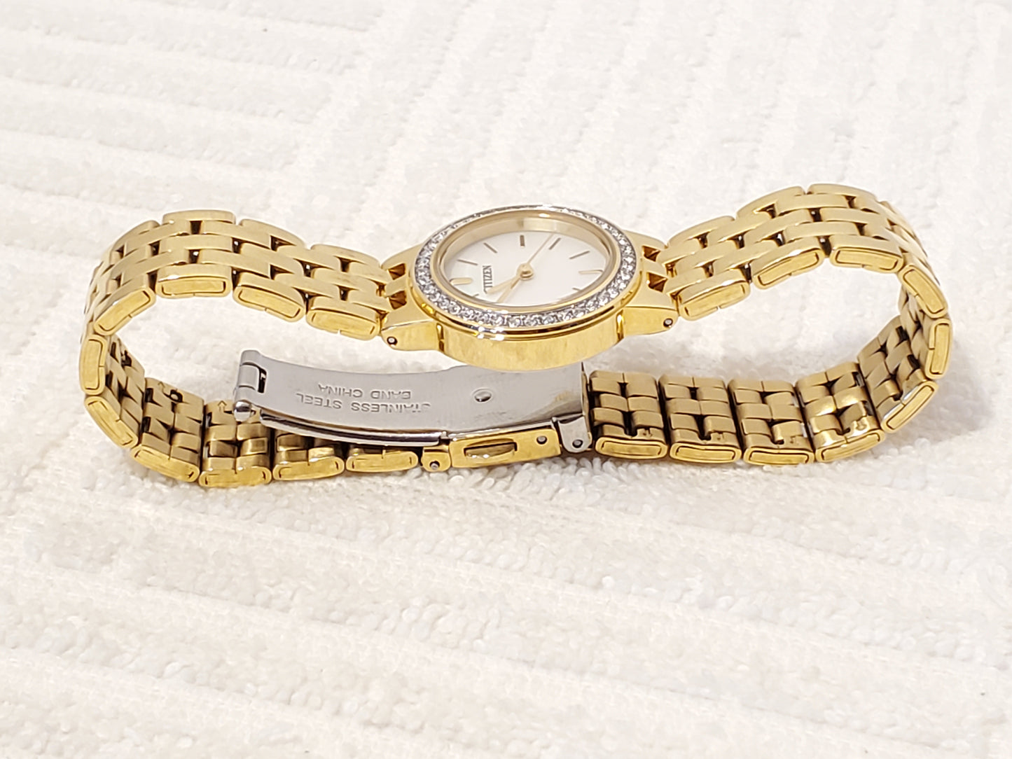 Vintage Citizen Women's Quartz Watch Gold Tone Swarovski Crystals Bezel MOP Dial