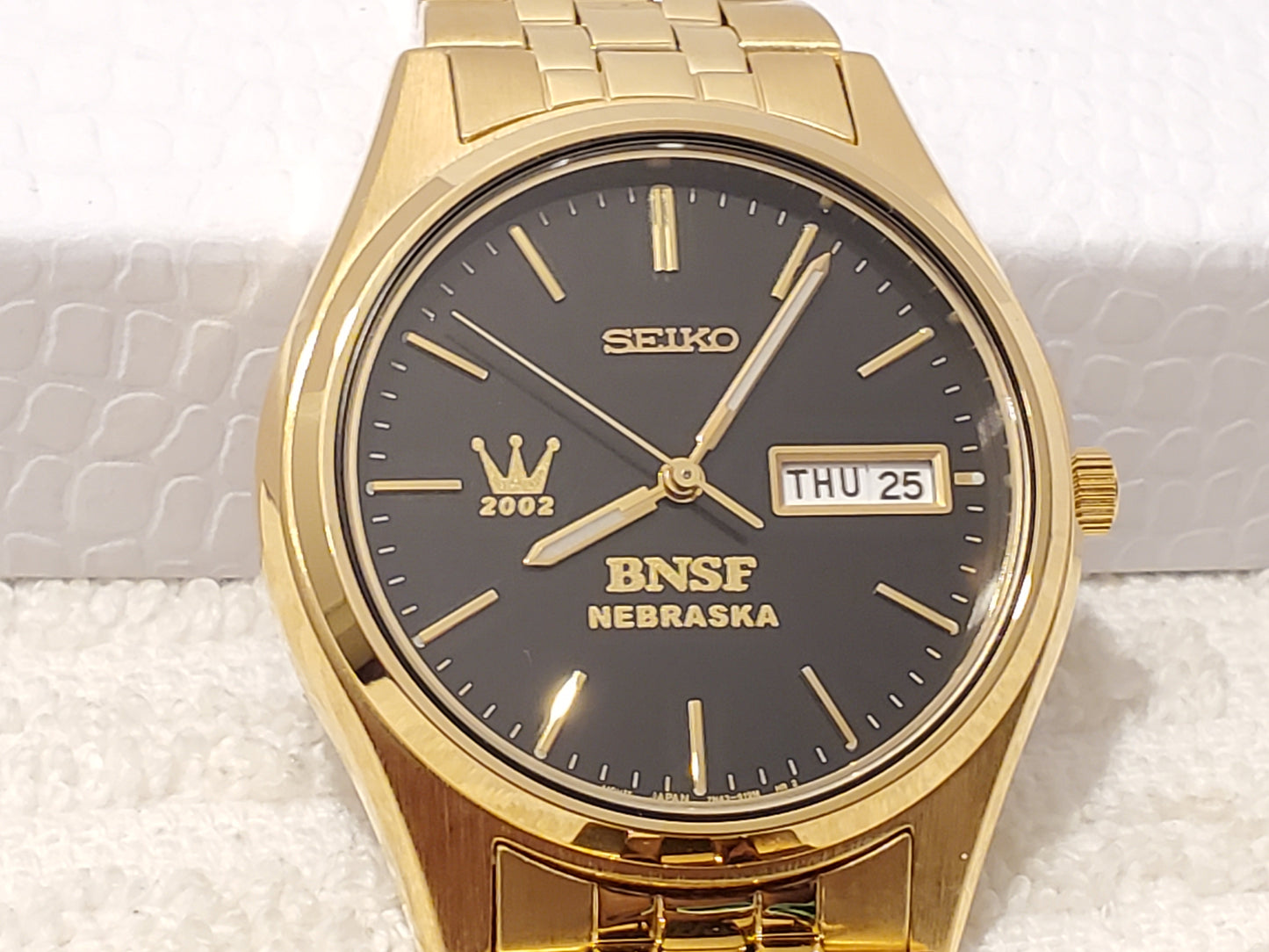 Vintage Seiko Men's Day Date Quartz Watch Gold Tone One Jewel Black Dial SS
