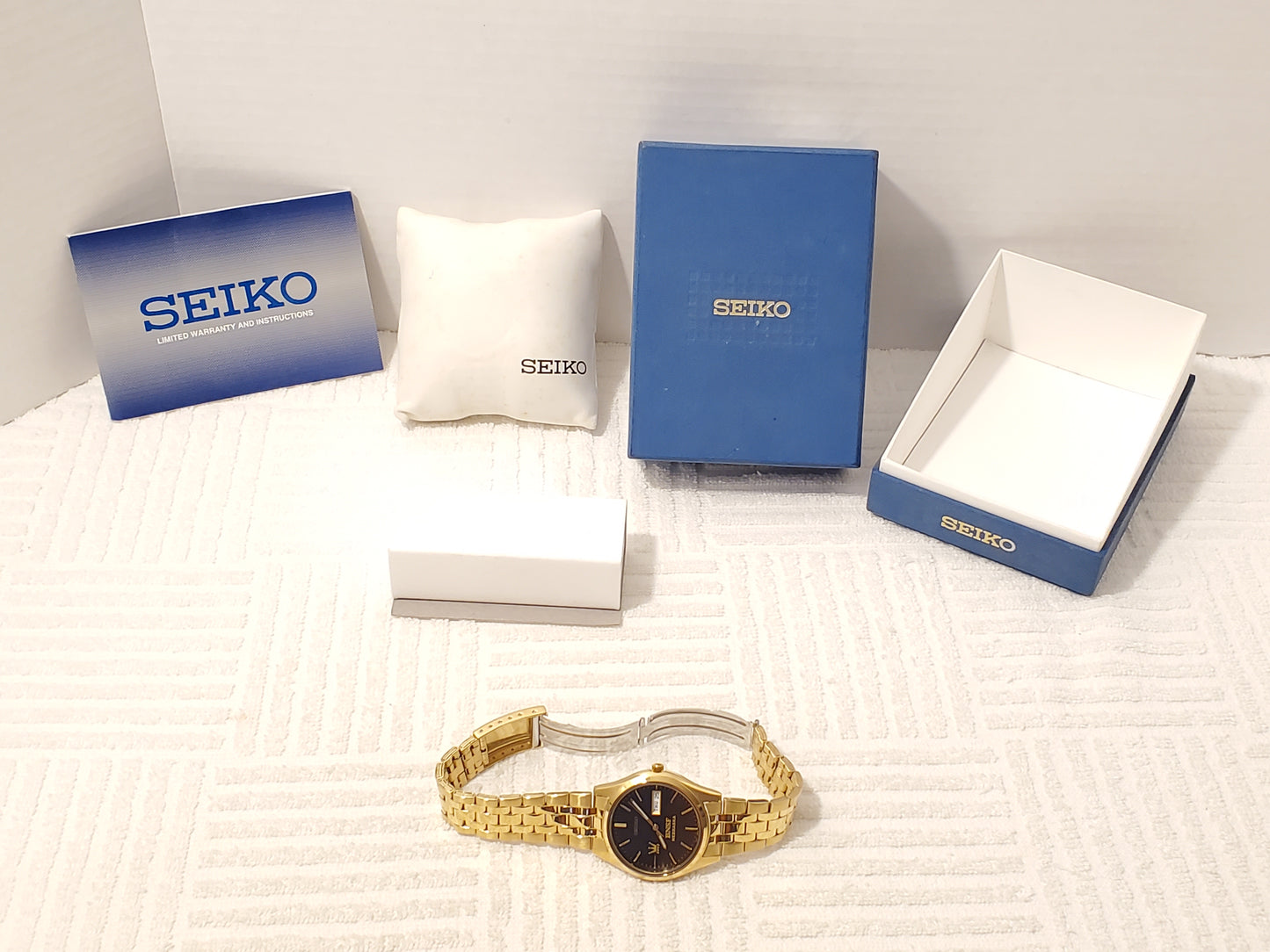 Vintage Seiko Men's Day Date Quartz Watch Gold Tone One Jewel Black Dial SS
