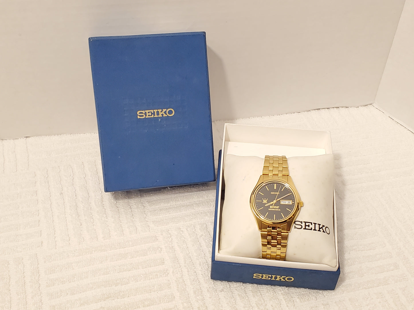 Vintage Seiko Men's Day Date Quartz Watch Gold Tone One Jewel Black Dial SS