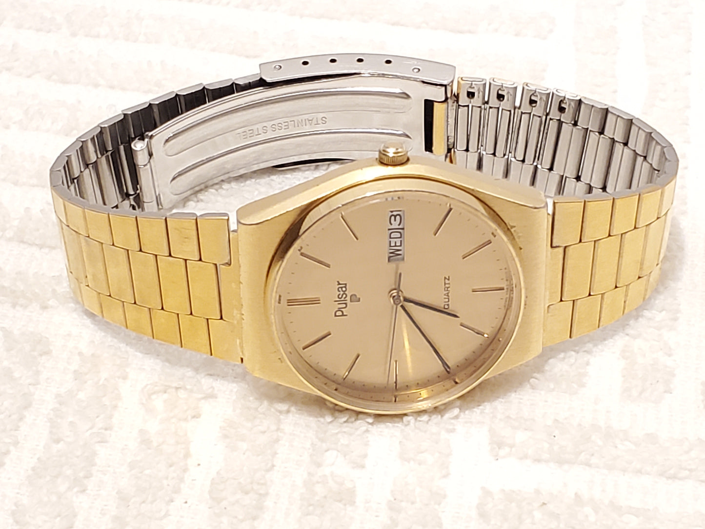 Vintage Pulsar Men's Gold Tone Day Date Quartz Watch Stainless Steel