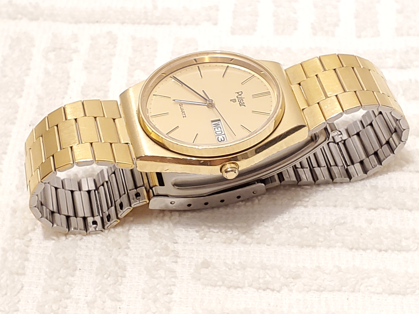 Vintage Pulsar Men's Gold Tone Day Date Quartz Watch Stainless Steel