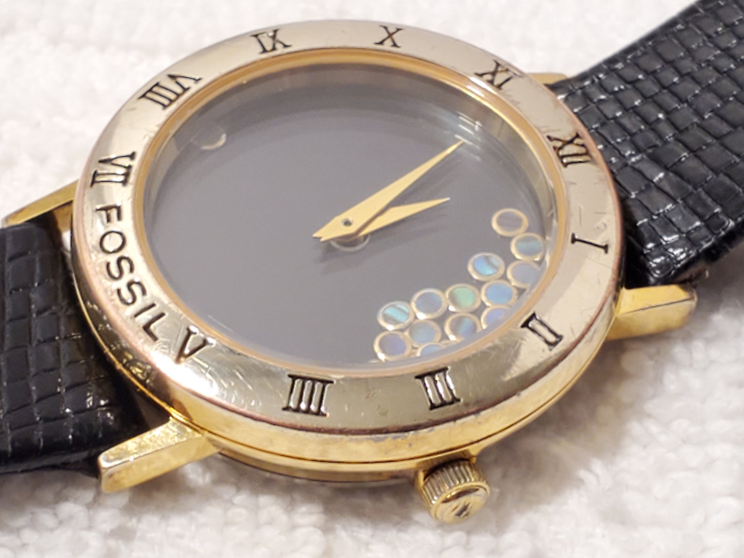 Vintage Fossil Women Watch Gold Tone Black Dial Opal Pieces Roman Numerals Bezel