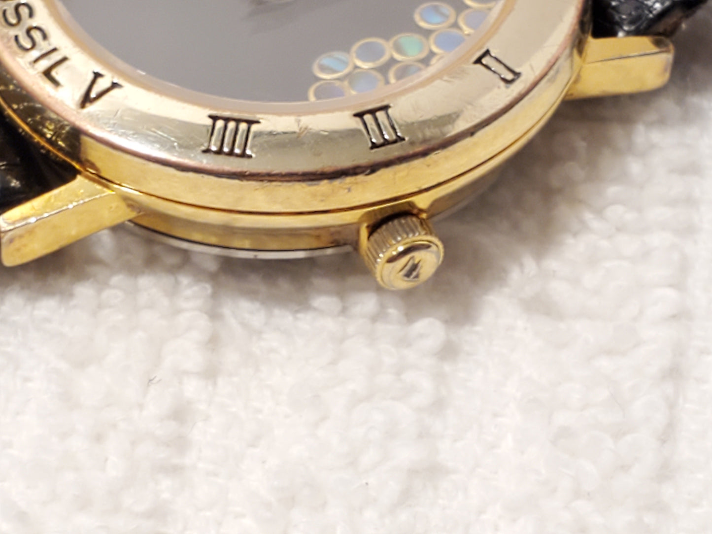 Vintage Fossil Women Watch Gold Tone Black Dial Opal Pieces Roman Numerals Bezel