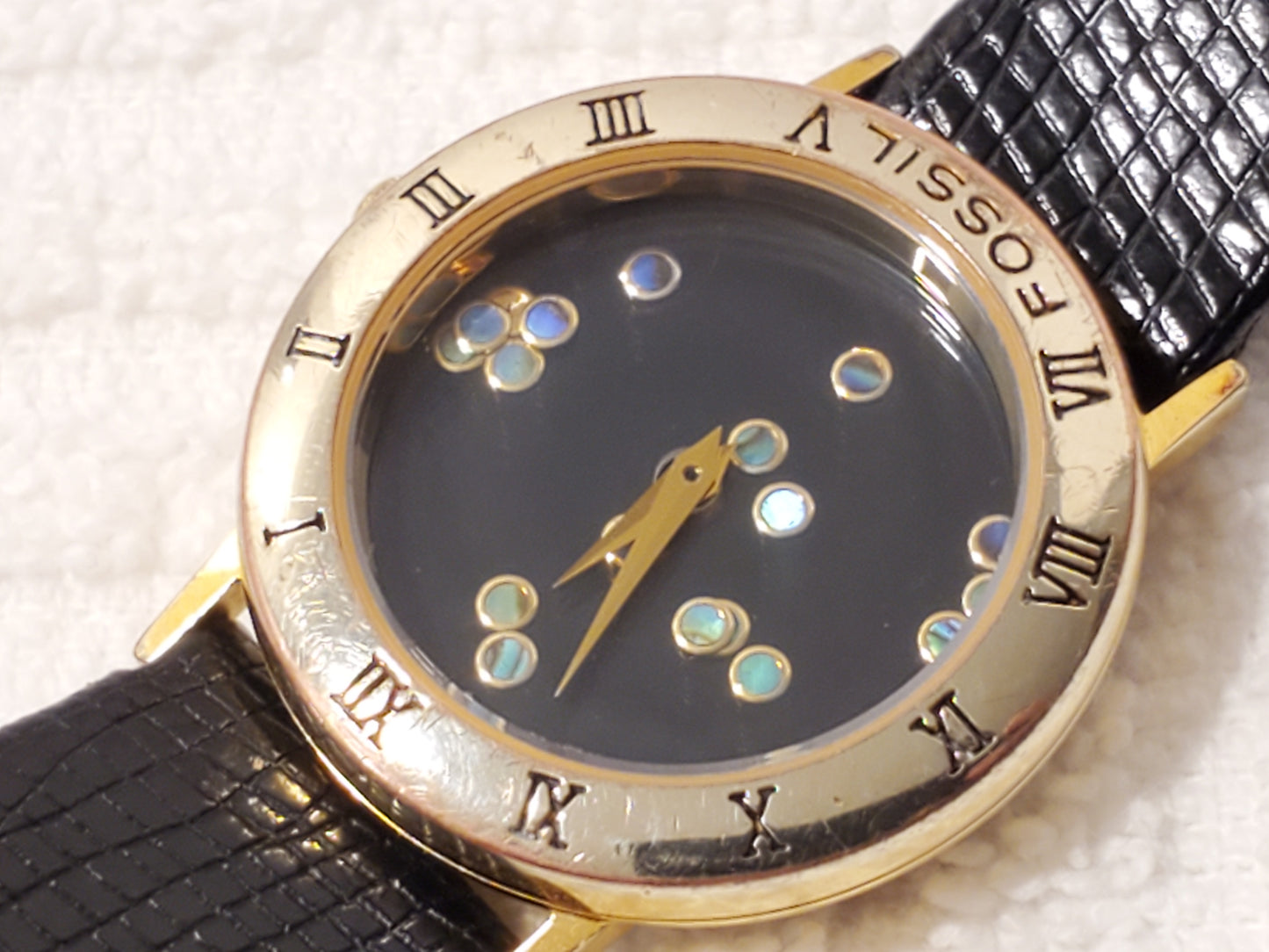 Vintage Fossil Women Watch Gold Tone Black Dial Opal Pieces Roman Numerals Bezel