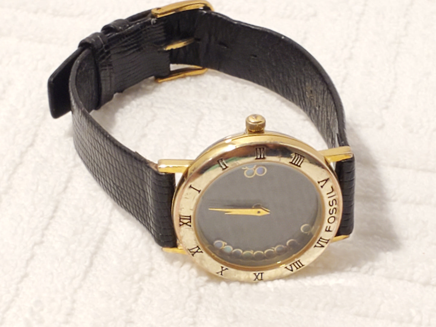 Vintage Fossil Women Watch Gold Tone Black Dial Opal Pieces Roman Numerals Bezel