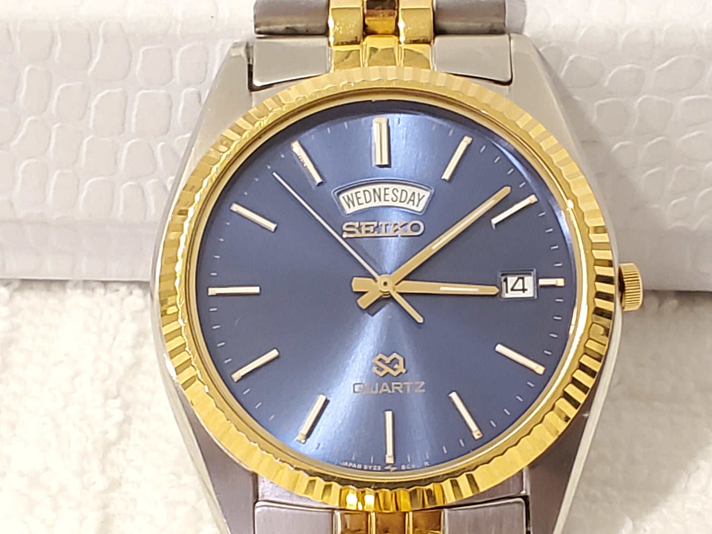 Vintage Seiko SQ Men's Presidential Day Date Quartz Watch Blue Dial Gold Tone SS