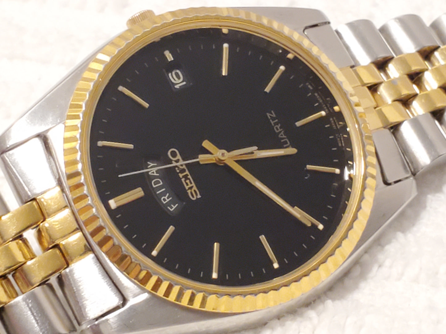 Vintage Seiko Day Date Mens Presidential Quartz Watch Stainless Steel Black Dial