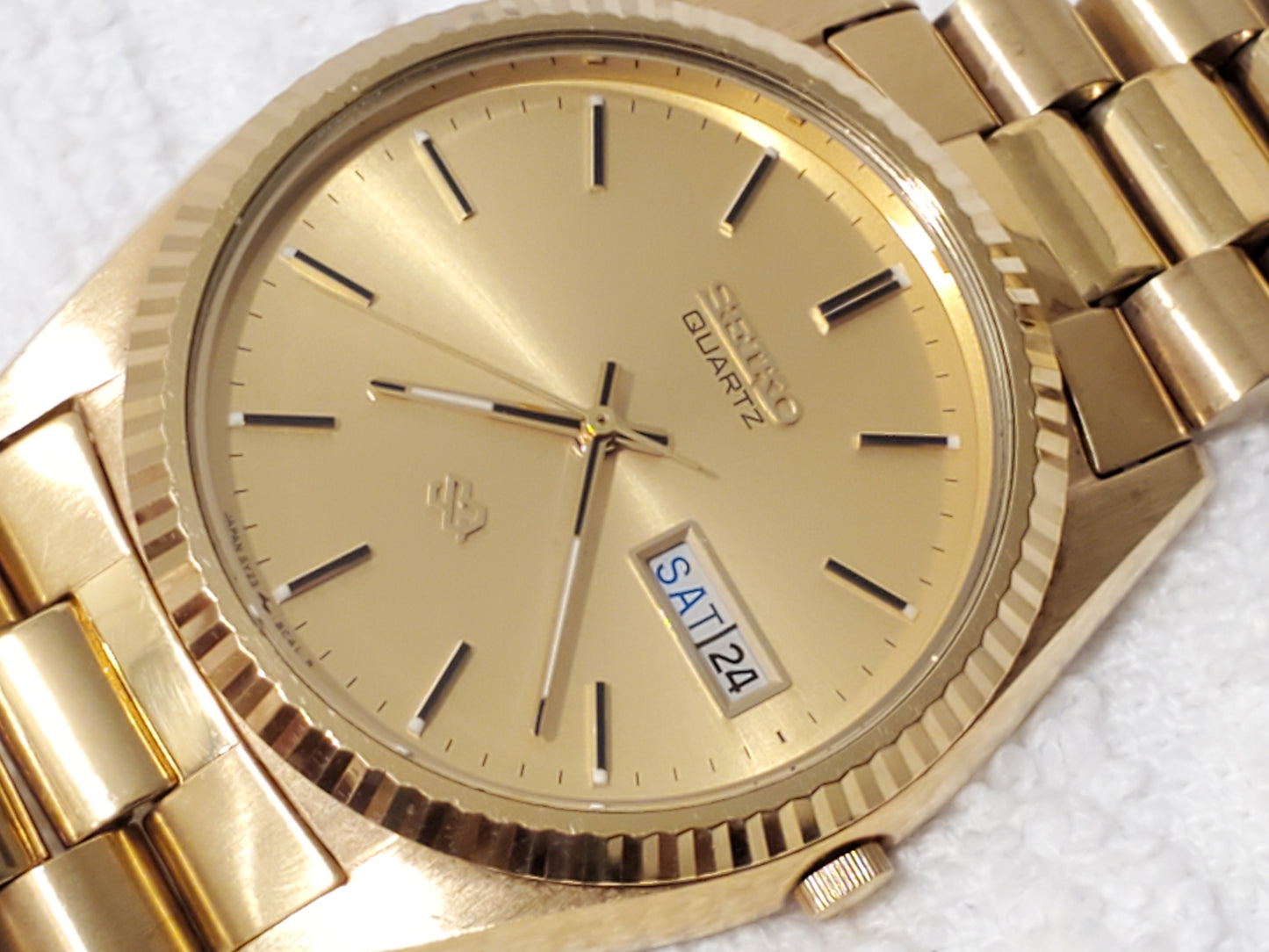 Vintage Seiko SQ Men's Day Date Quartz Presidential Watch One Jewel Stainless Steel Gold Tone