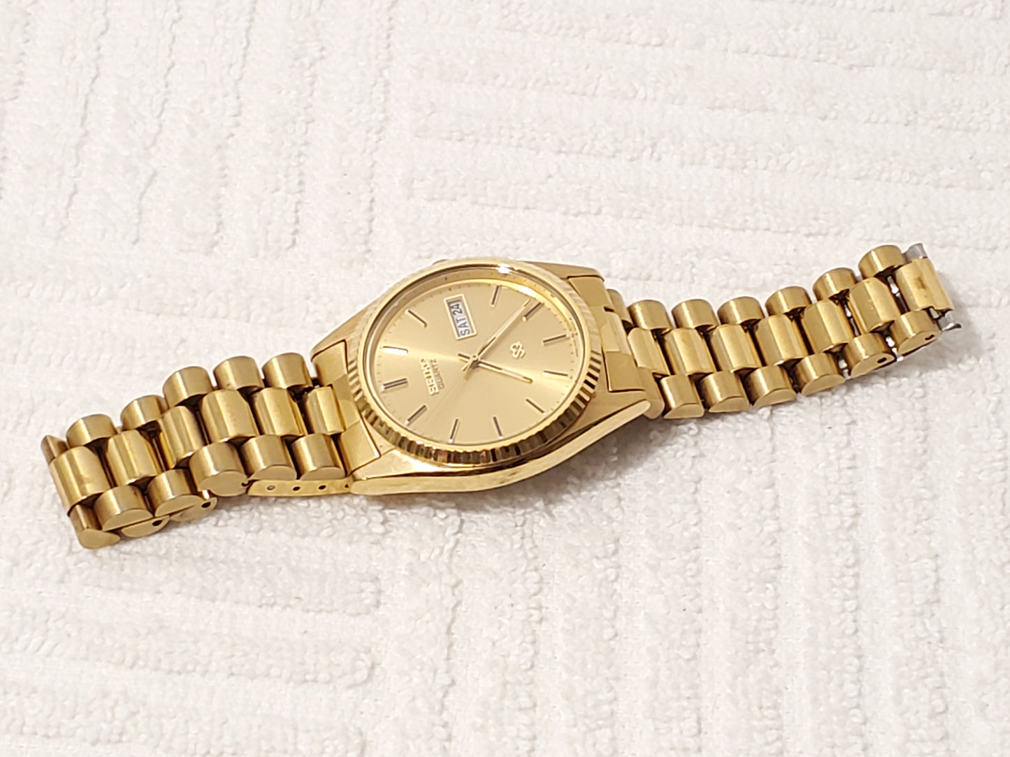 Vintage Seiko SQ Men's Day Date Quartz Presidential Watch One Jewel Stainless Steel Gold Tone