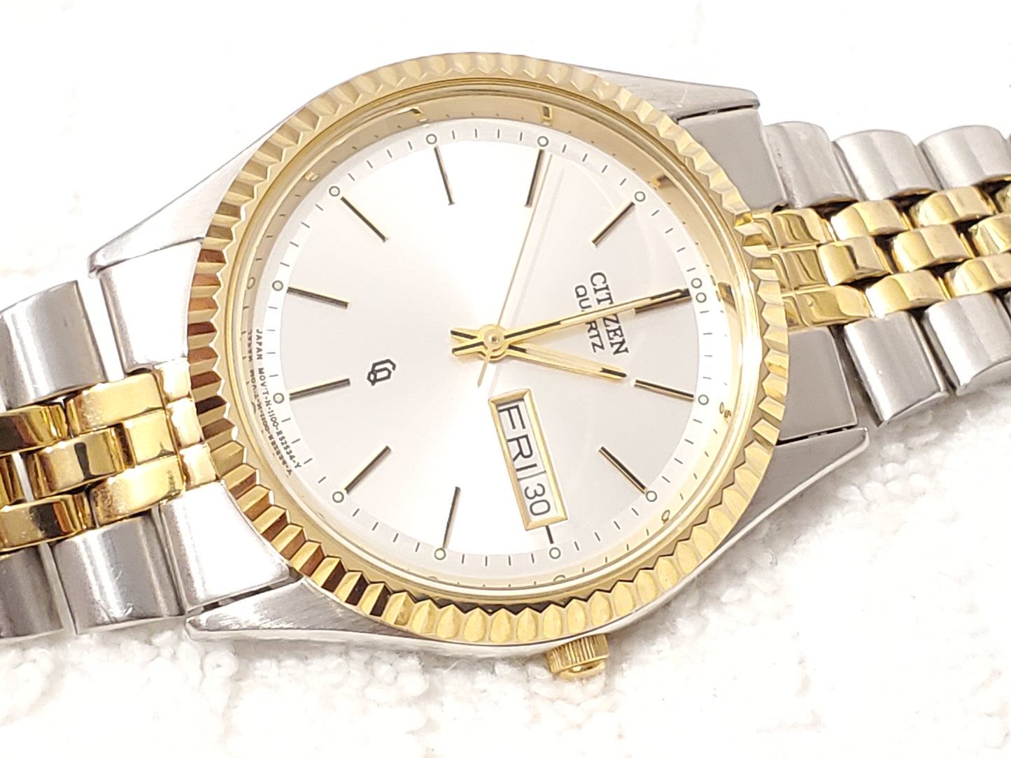 Vintage Citizen Presidental Mens Day Date Quartz Watch Gold Tone Stainless Steel