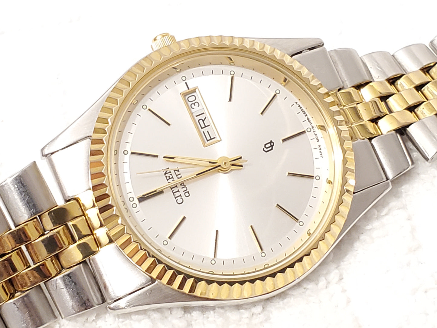 Vintage Citizen Presidental Mens Day Date Quartz Watch Gold Tone Stainless Steel