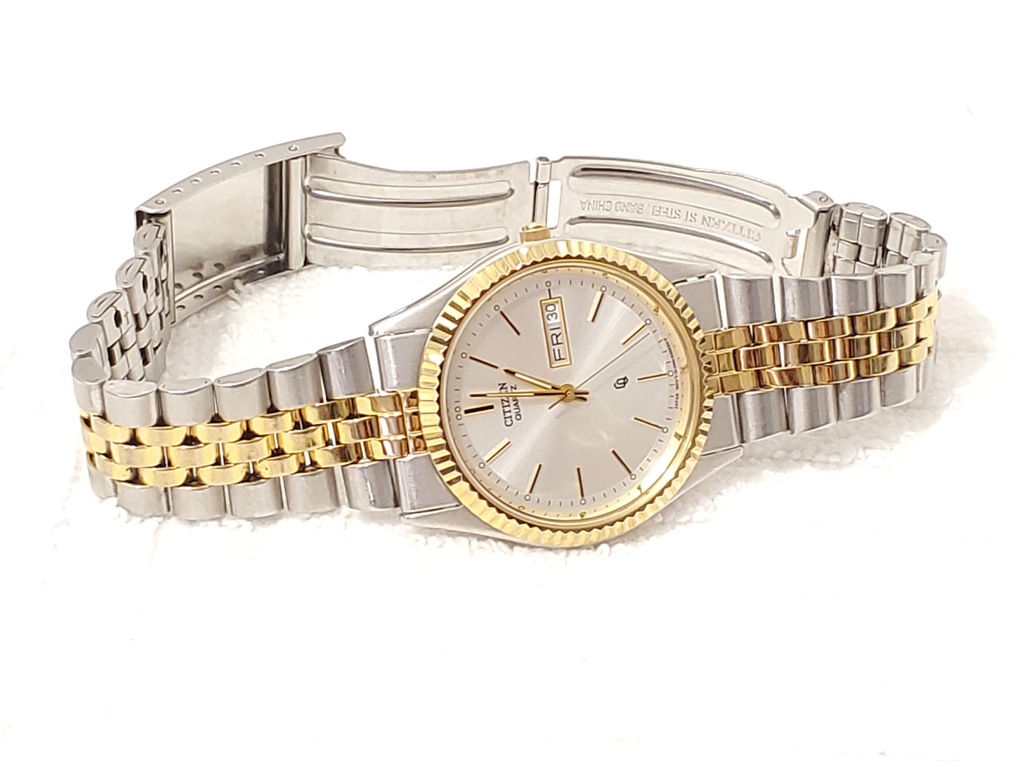 Vintage Citizen Presidental Mens Day Date Quartz Watch Gold Tone Stainless Steel