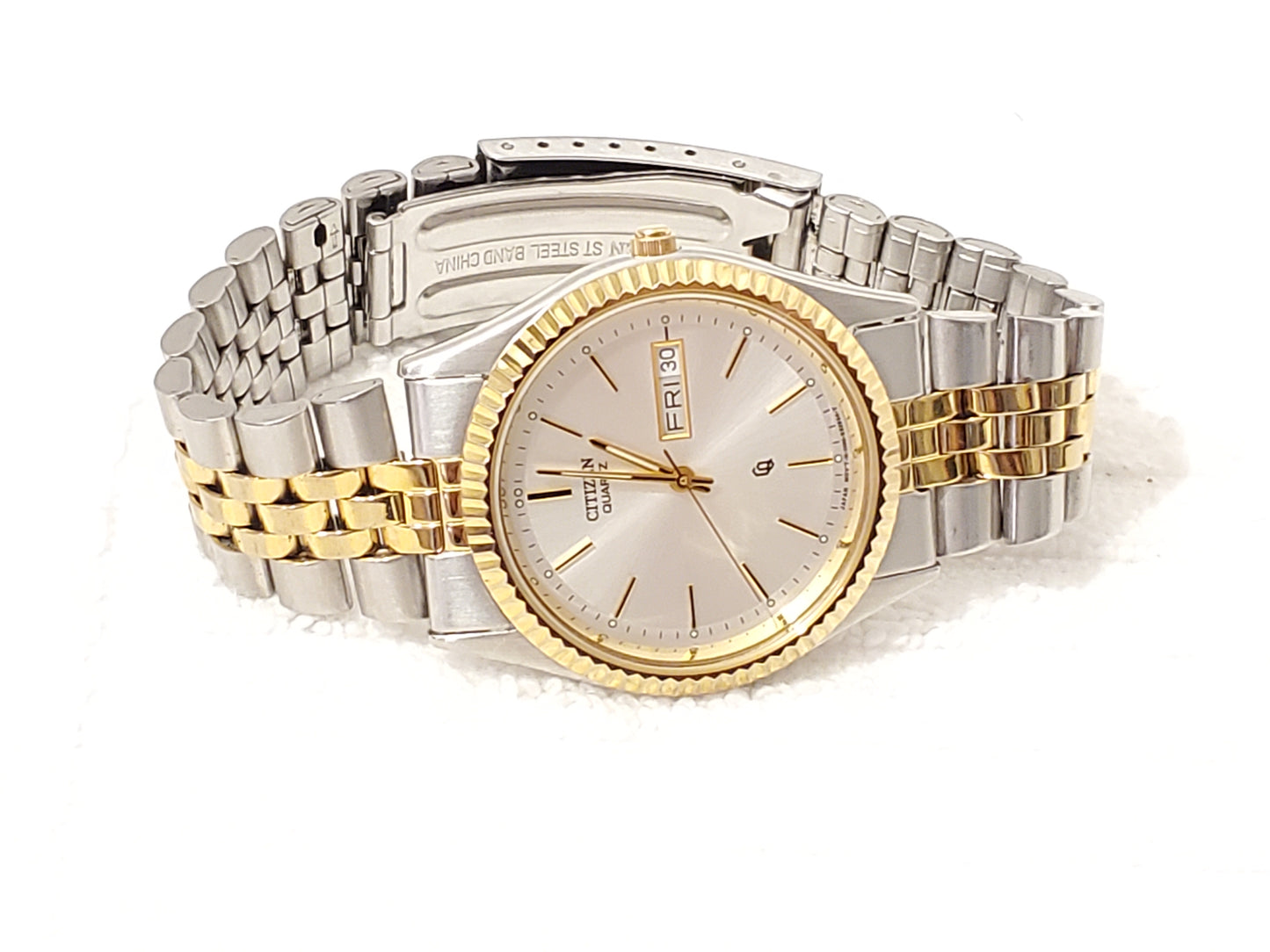 Vintage Citizen Presidental Mens Day Date Quartz Watch Gold Tone Stainless Steel