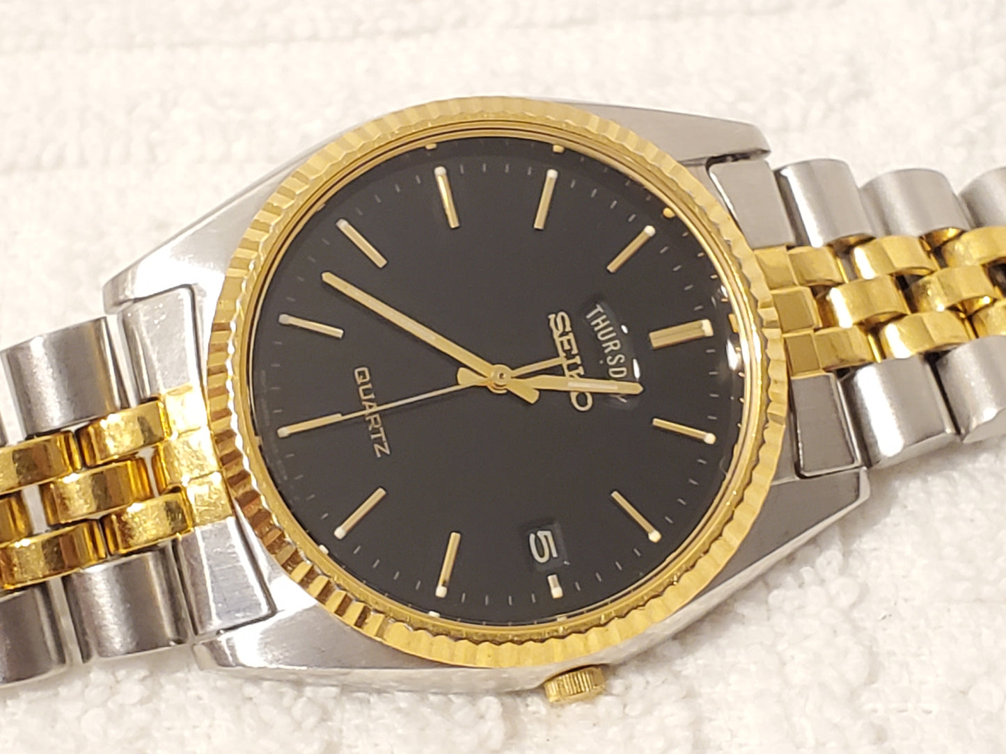 Vintage Seiko Men's Day Date Black Dial Quartz Presidential Watch Gold Tone SS