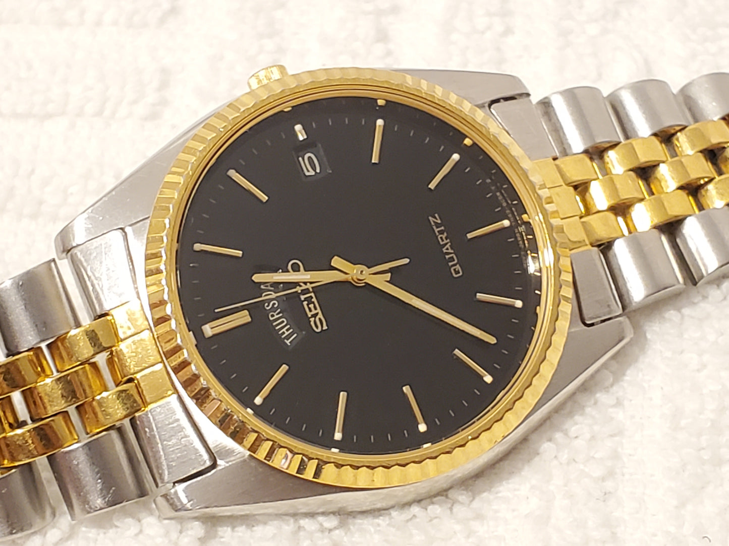 Vintage Seiko Men's Day Date Black Dial Quartz Presidential Watch Gold Tone SS