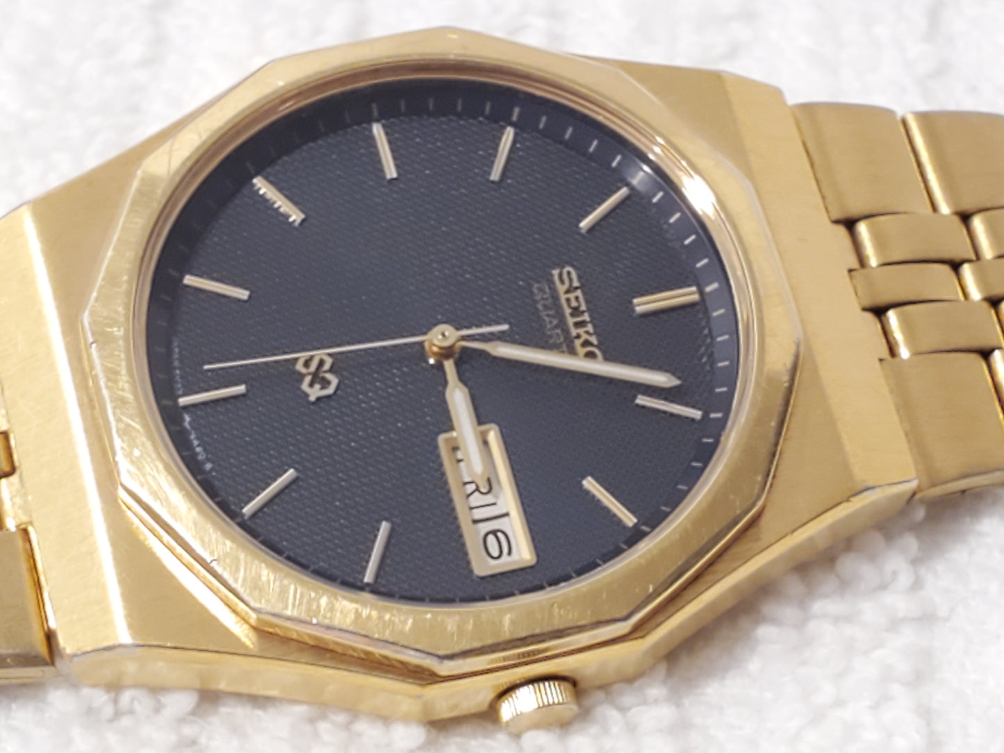 Vintage Seiko SQ Men Black Dial Day Date Watch Gold Tone Stainless Steel 1 Jewel