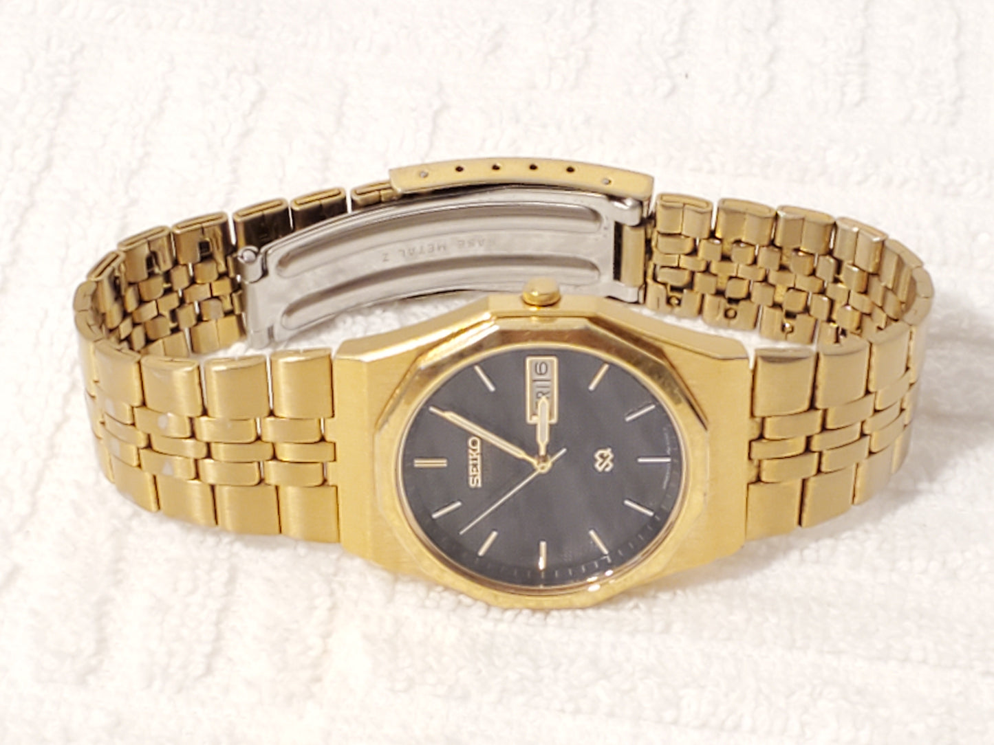 Vintage Seiko SQ Men Black Dial Day Date Watch Gold Tone Stainless Steel 1 Jewel