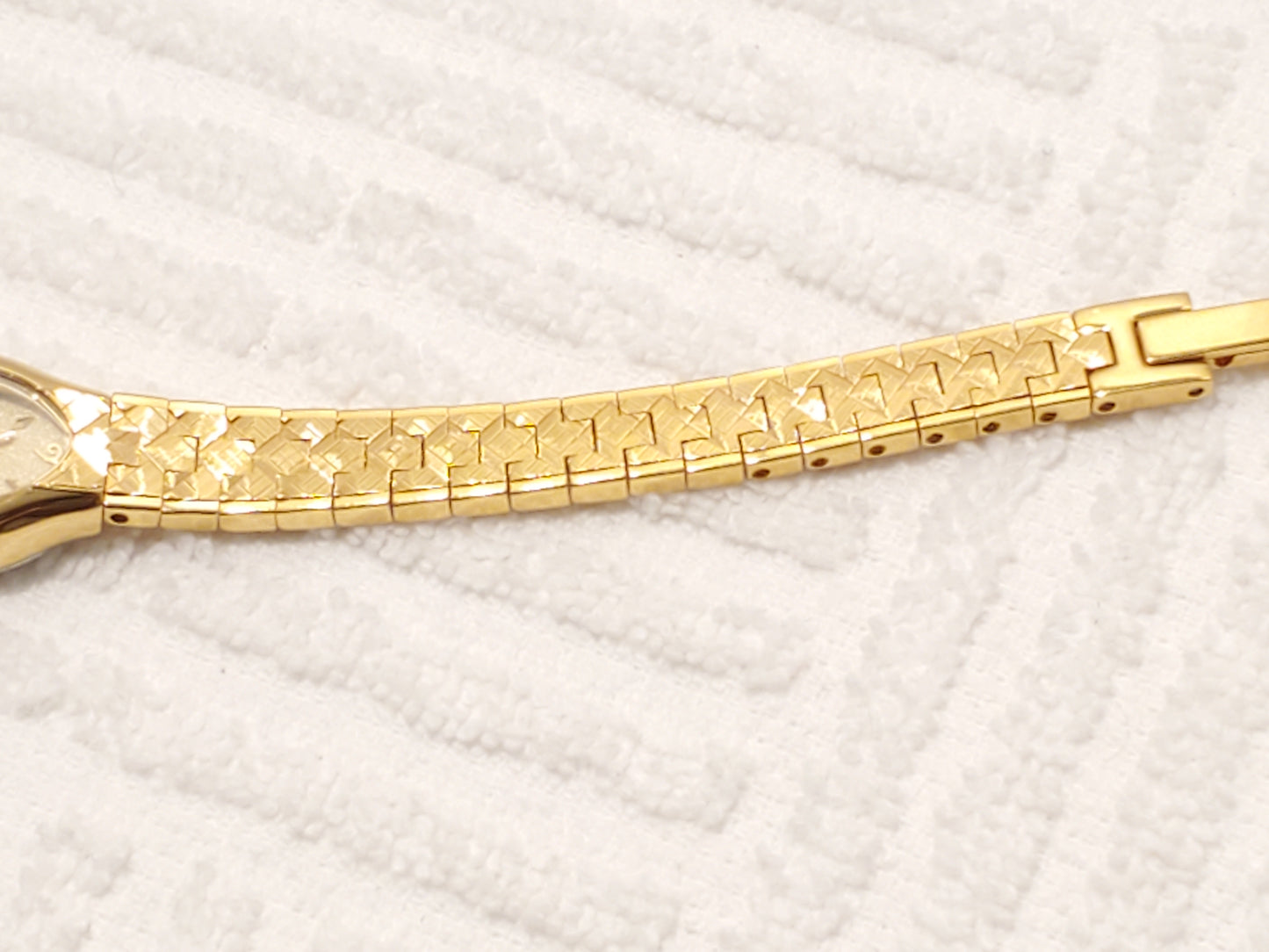 Vintage Caravelle by Bulova Women's Gold Tone Plated Quartz Watch Oval Shape SS