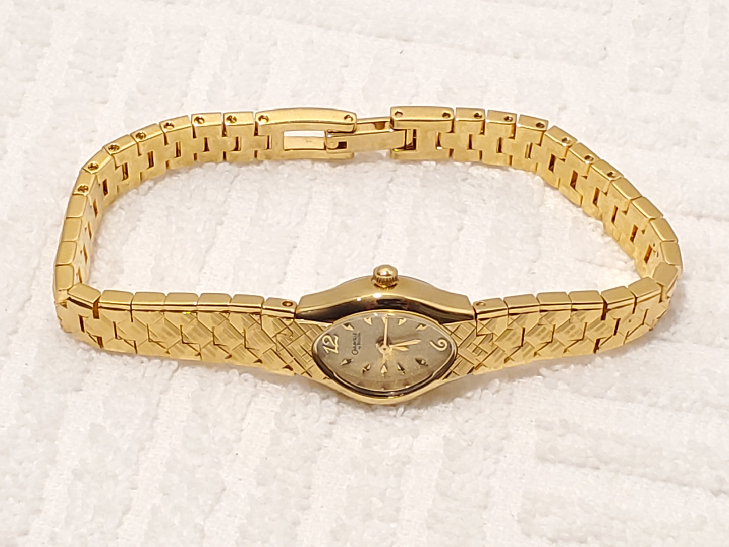 Vintage Caravelle by Bulova Women's Gold Tone Plated Quartz Watch Oval Shape SS
