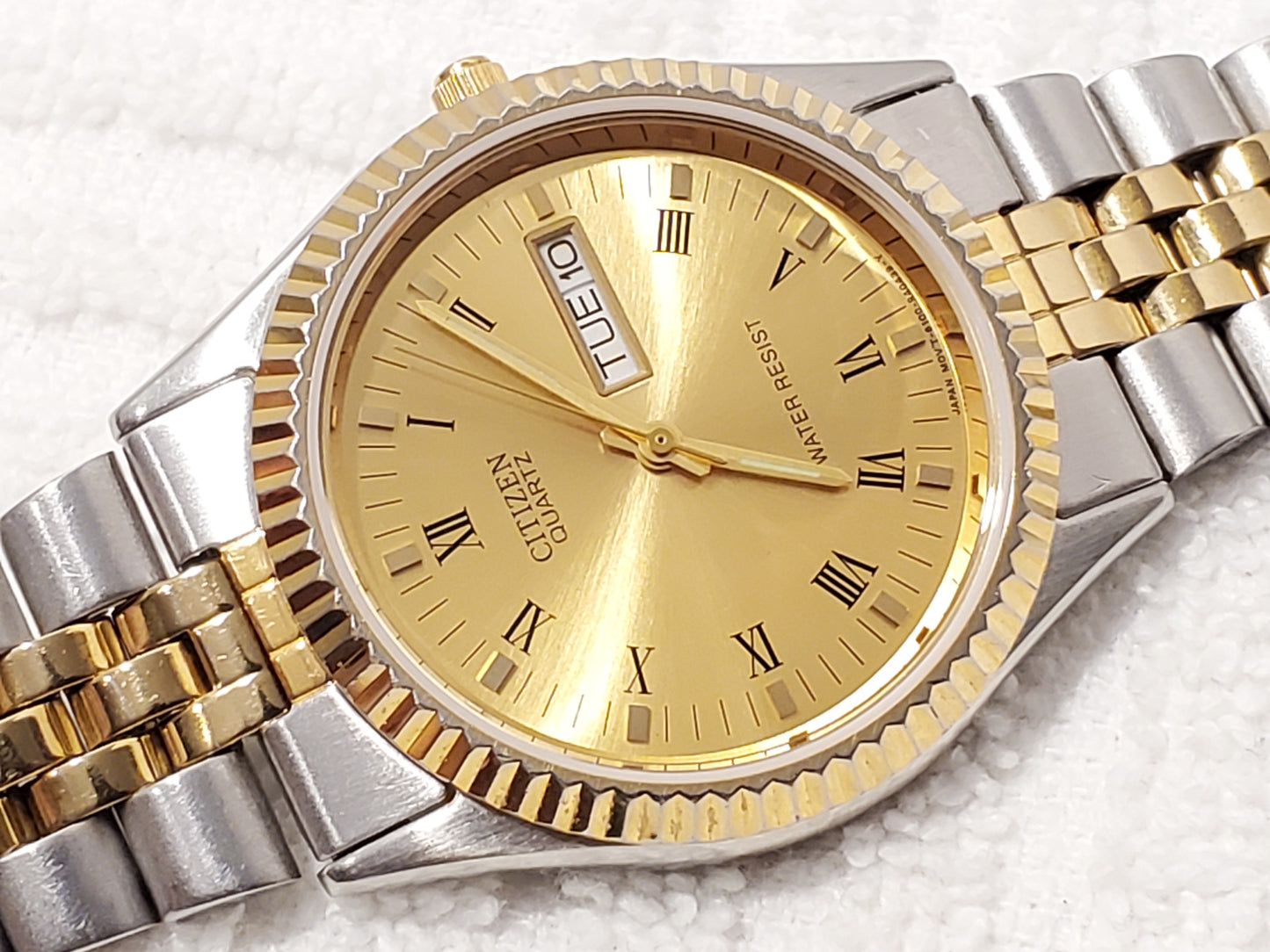 Vintage Citizen Men's Day Date Watch Gold Tone Stainless Steel Roman Numerals
