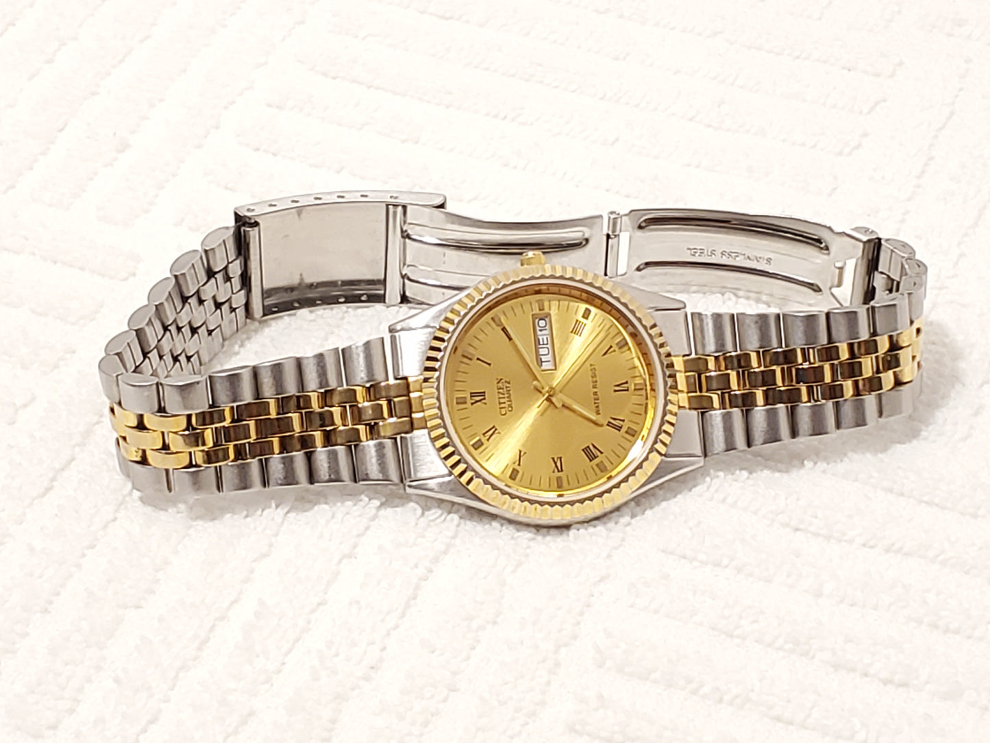 Vintage Citizen Men's Day Date Watch Gold Tone Stainless Steel Roman Numerals