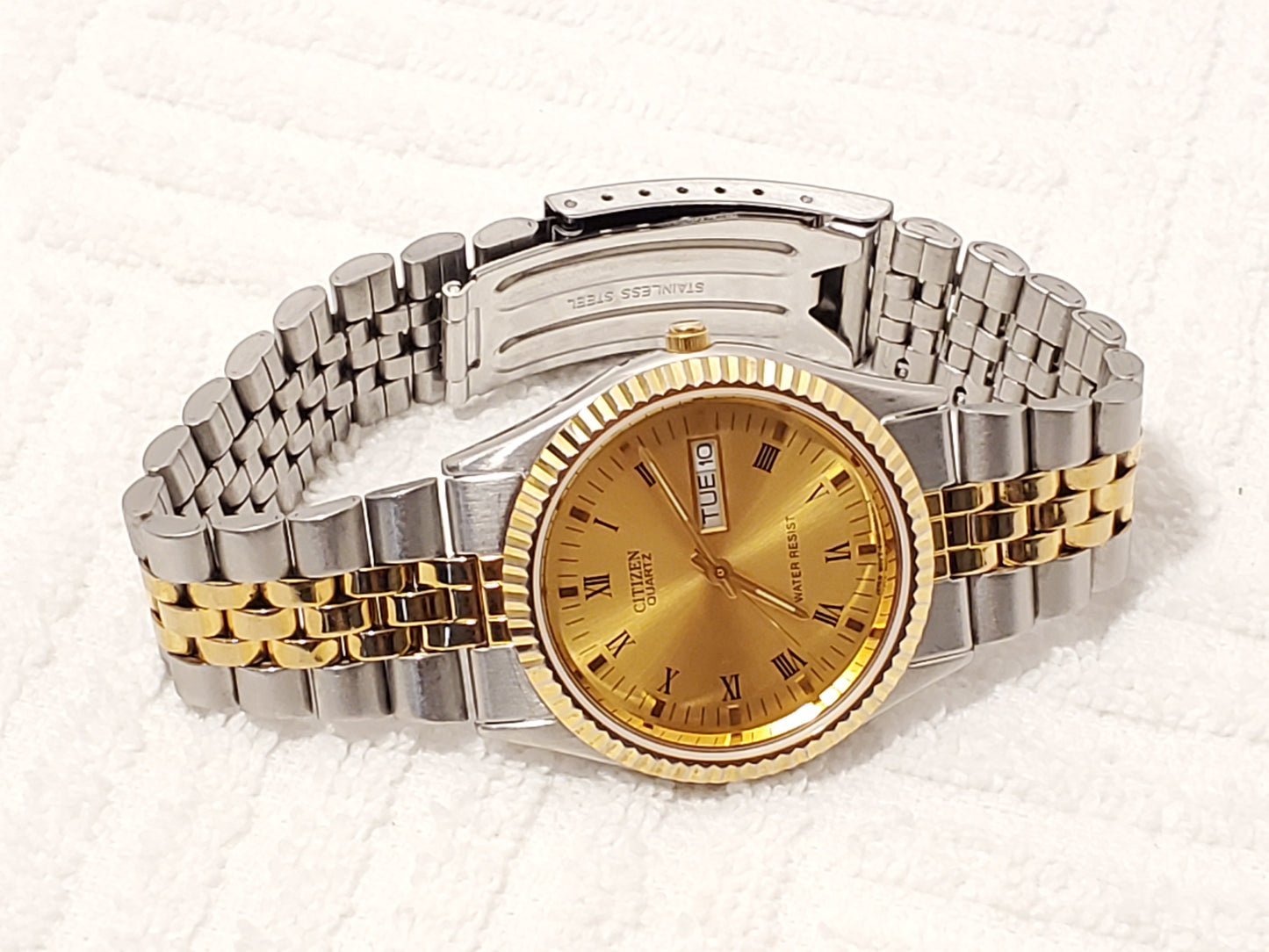 Vintage Citizen Men's Day Date Watch Gold Tone Stainless Steel Roman Numerals