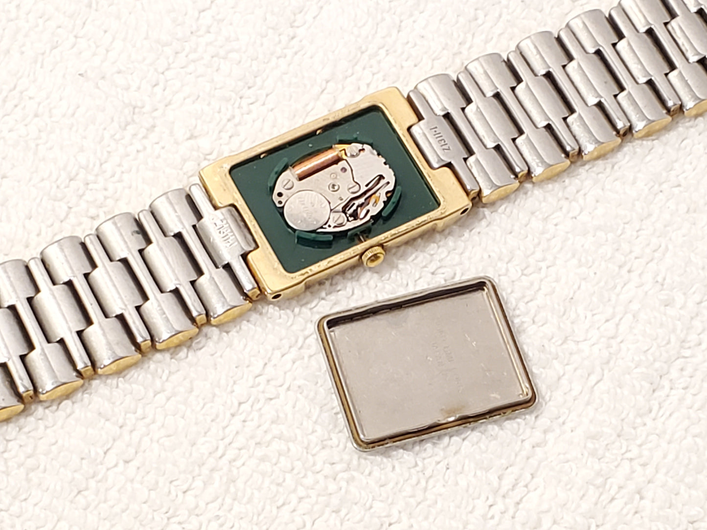 Vintage Seiko Women's Quartz Tank Watch Gold Tone Stainless Steel Two Jewels