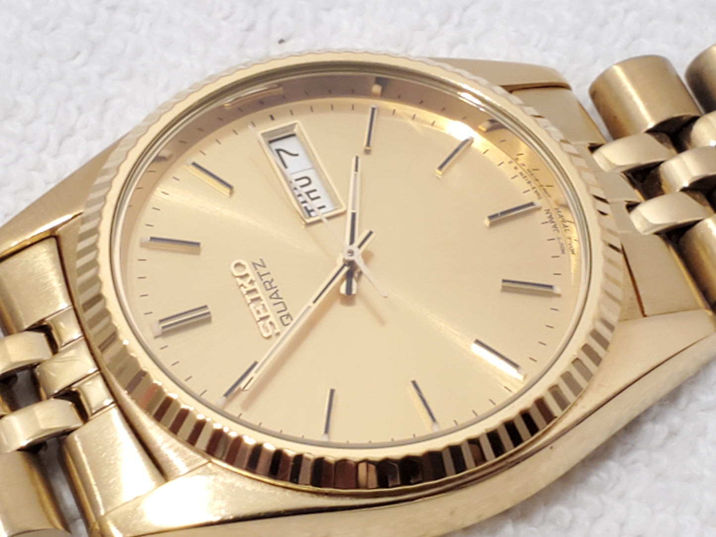 Vintage Seiko Men's Presidential Day Date Quartz Watch Stainless Steel Gold Tone One Jewel