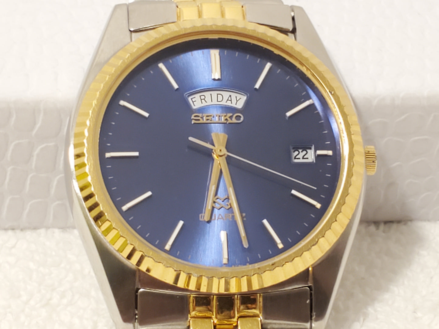 Vintage Seiko SQ Mens Day Date Watch Stainless Steel Gold Tone 1 Jewel Blue Dial