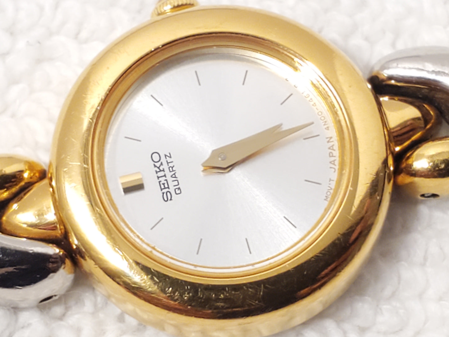 Vintage Seiko Gold Tone Women's Quartz Watch Silver Dial Base Metal