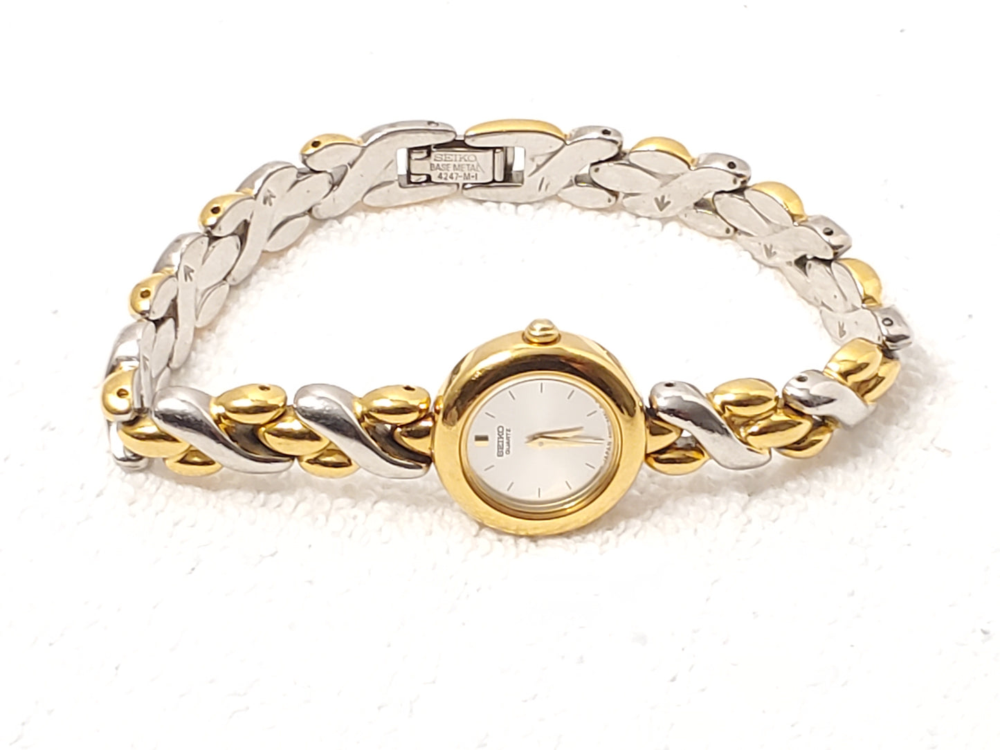 Vintage Seiko Gold Tone Women's Quartz Watch Silver Dial Base Metal