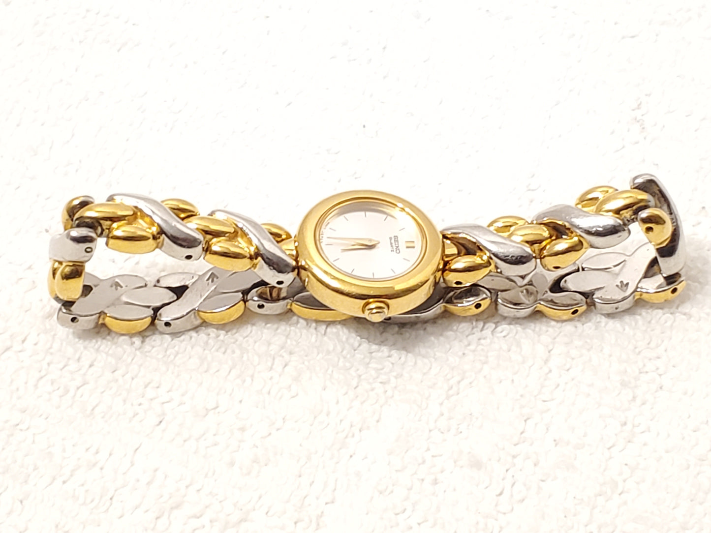Vintage Seiko Gold Tone Women's Quartz Watch Silver Dial Base Metal