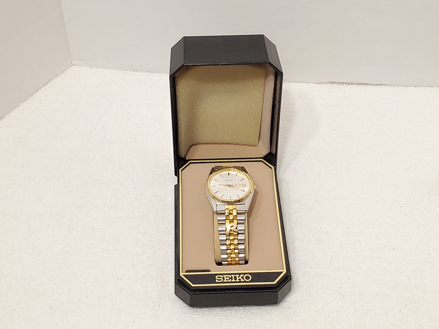 Vintage Seiko Mens Presidential Day Date Watch Gold Tone Stainless Steel 1 Jewel