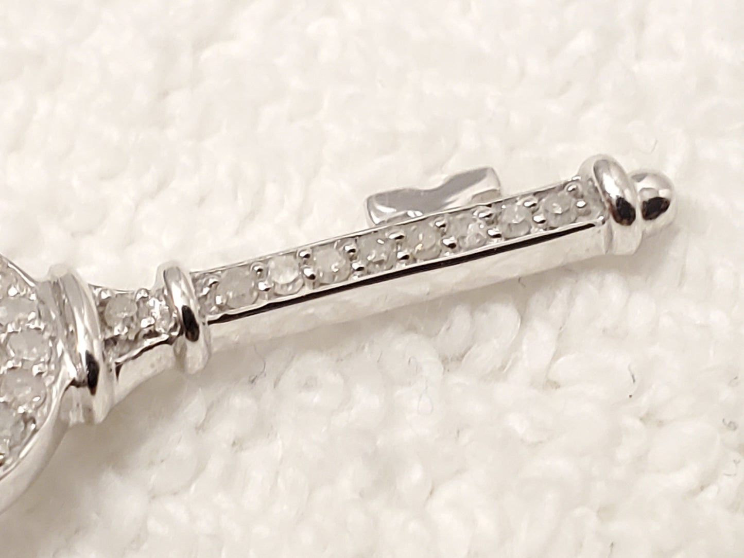 Vintage 10K White Gold Diamonds Pendant Charm Key Women's 1.6 Grams