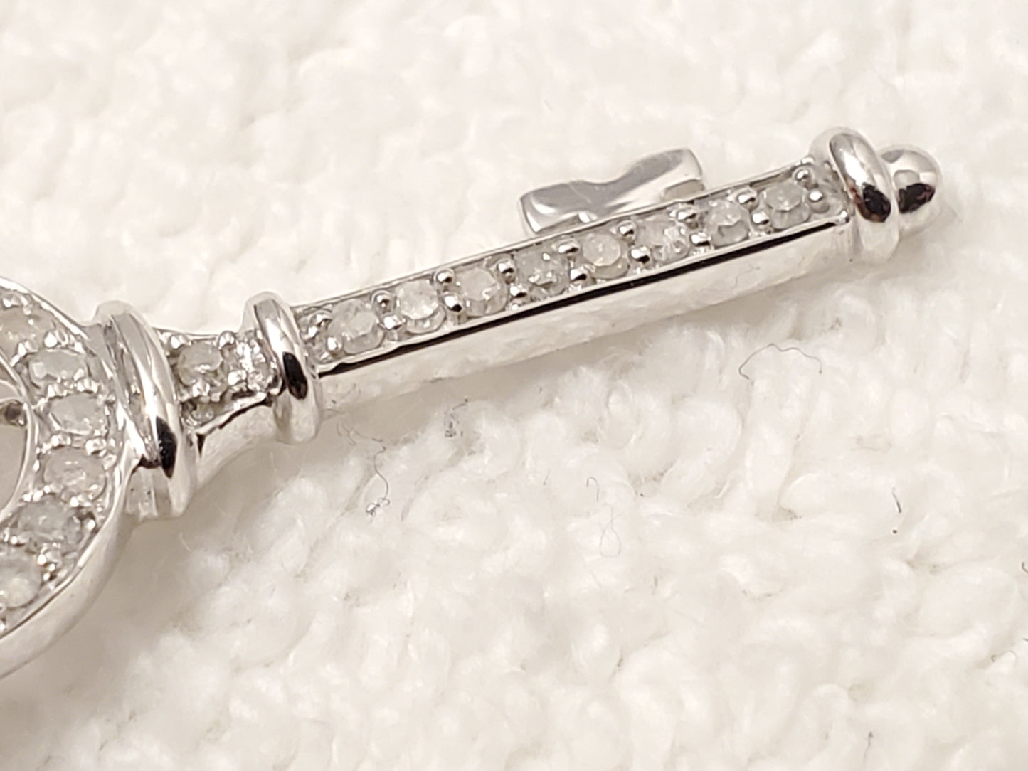 Vintage 10K White Gold Diamonds Pendant Charm Key Women's 1.6 Grams