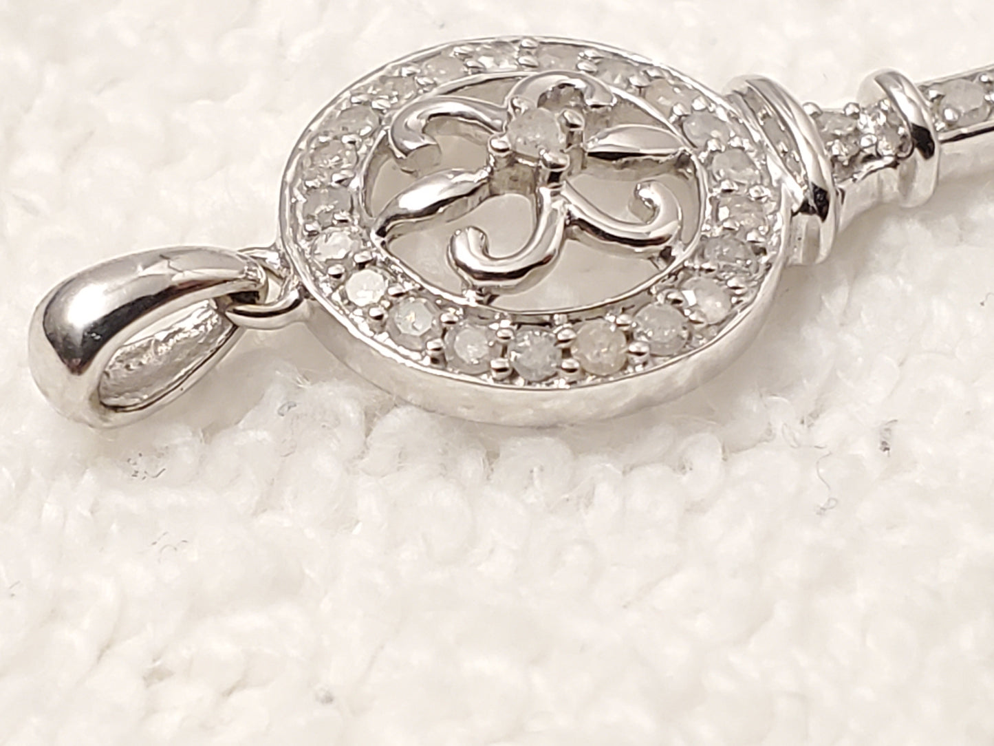 Vintage 10K White Gold Diamonds Pendant Charm Key Women's 1.6 Grams