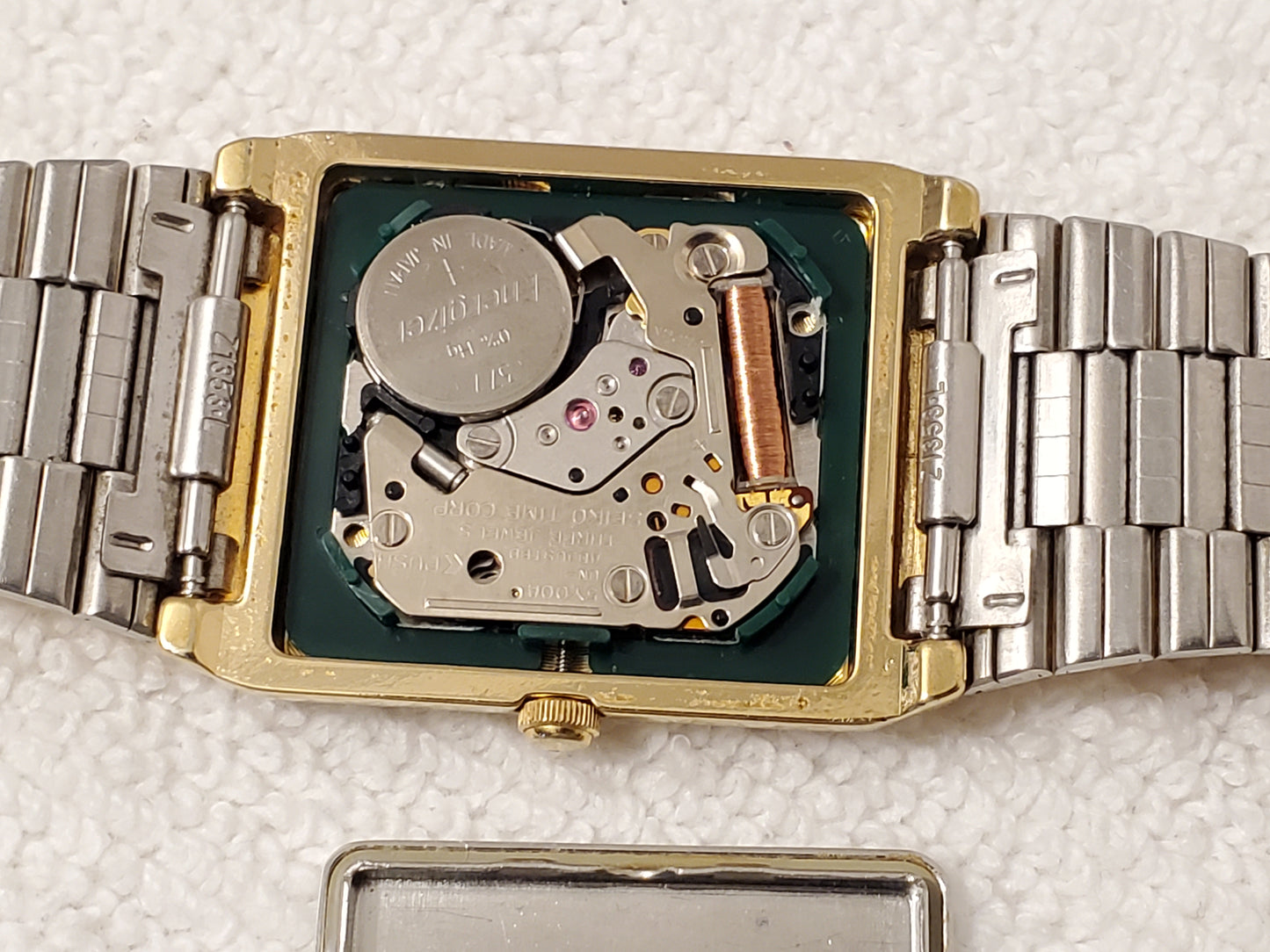 Vintage Seiko Men's Gold Tone Slim Tank Quartz Watch Five Jewels Stainless Steel