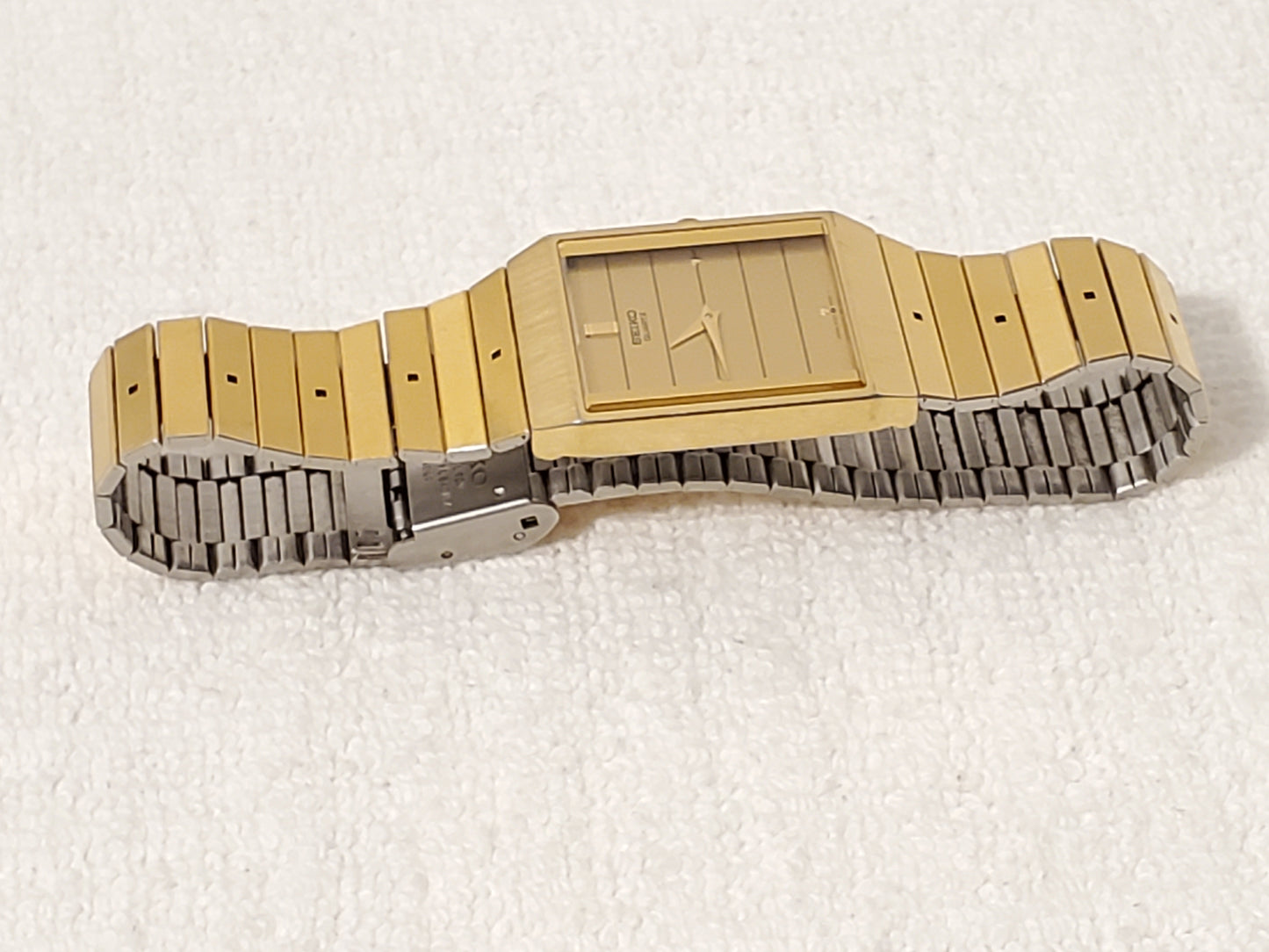 Vintage Seiko Men's Gold Tone Slim Tank Quartz Watch Five Jewels Stainless Steel