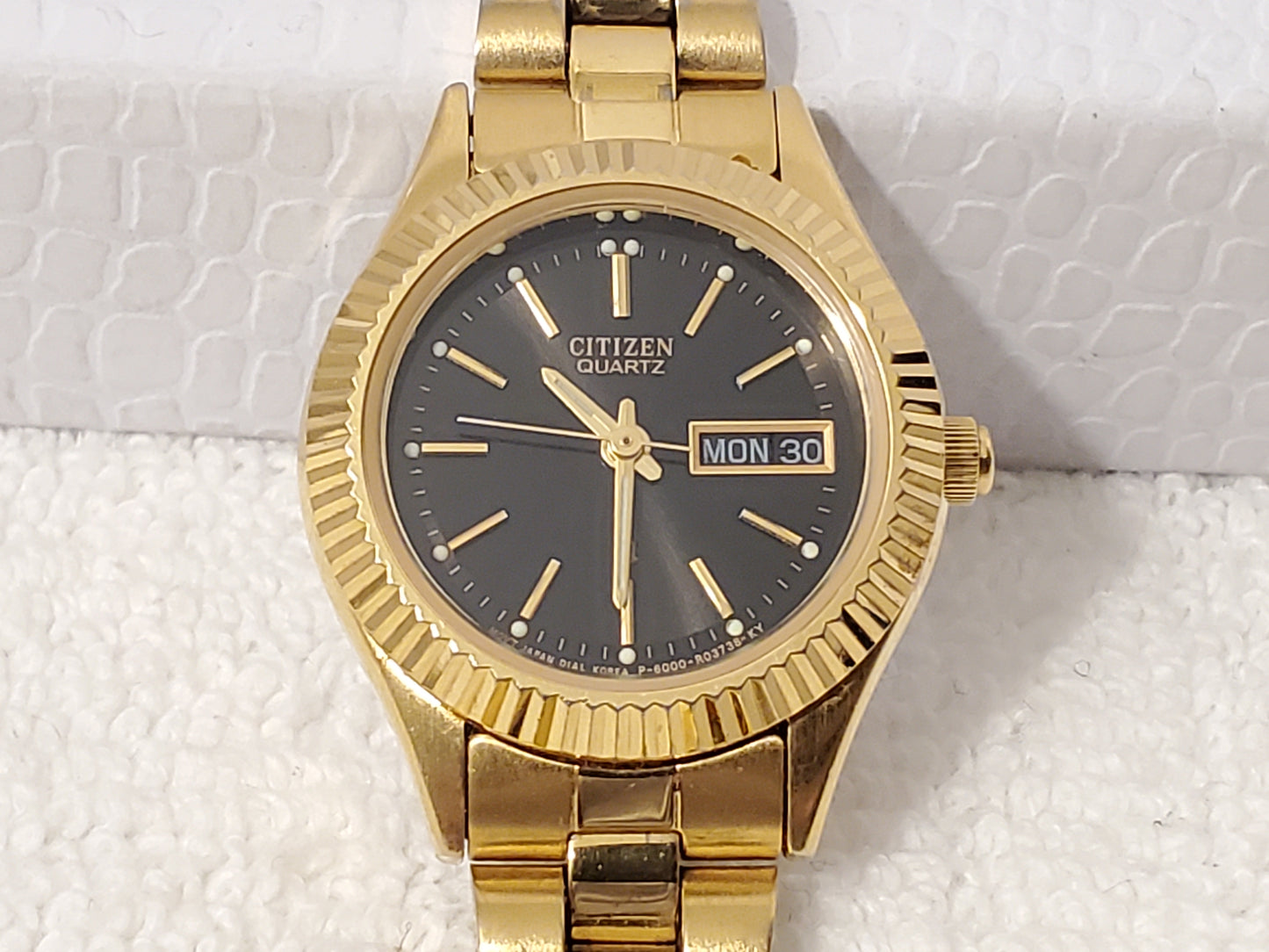 Vintage Citizen Women's Day Date Gold Plated Quartz Watch Black Dial Base Metal