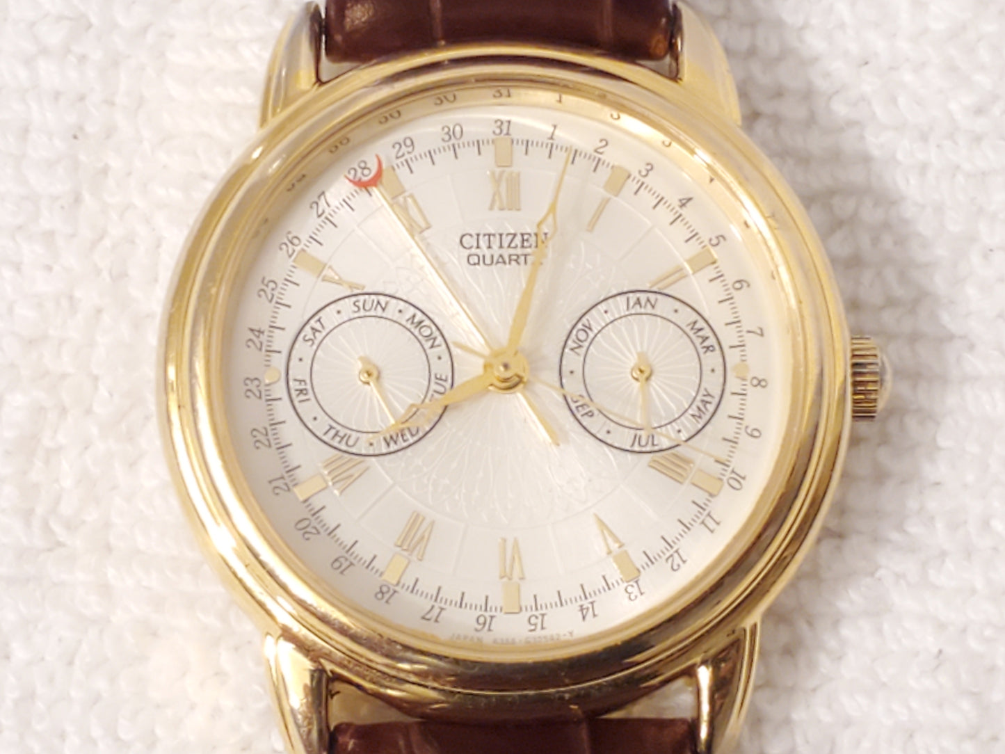 Vintage Citizen Men's Day Date Month Watch Brown Leather Silver Dial Gold Tone