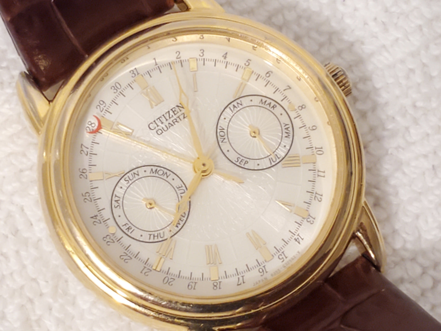 Vintage Citizen Men's Day Date Month Watch Brown Leather Silver Dial Gold Tone