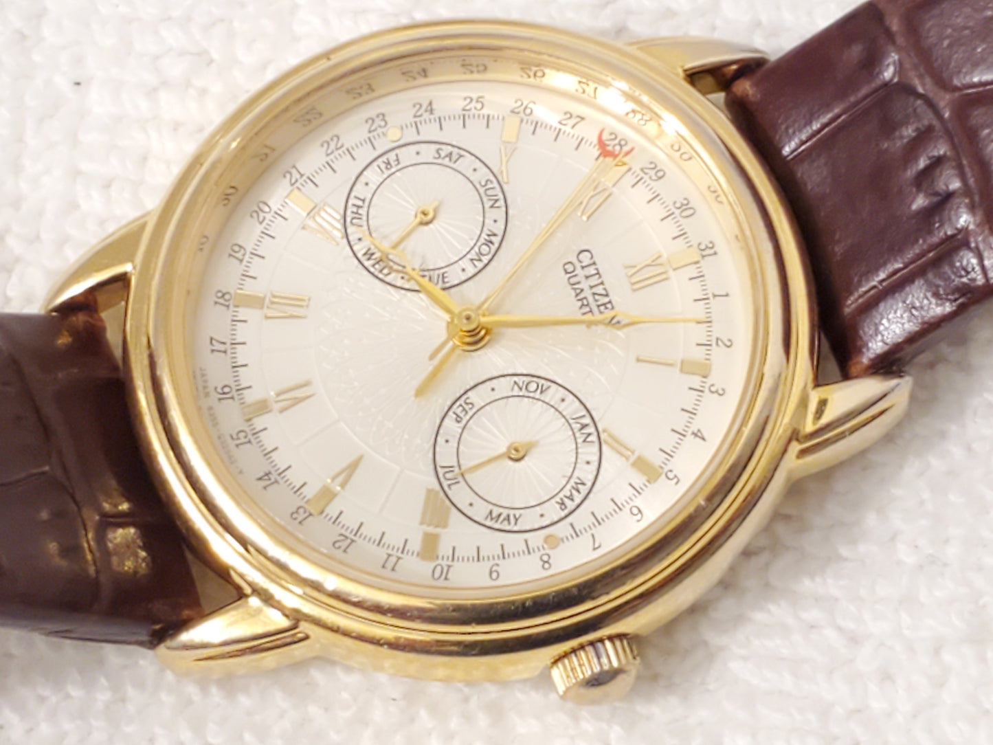 Vintage Citizen Men's Day Date Month Watch Brown Leather Silver Dial Gold Tone