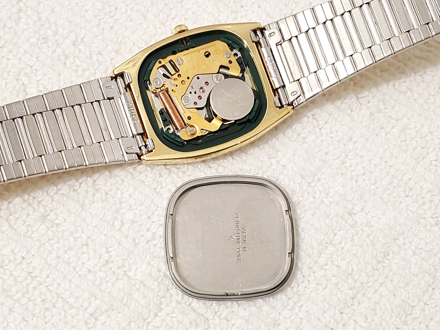Vintage Seiko Men's Gold Tone Date Stainless Steel Quartz Watch Five Jewels